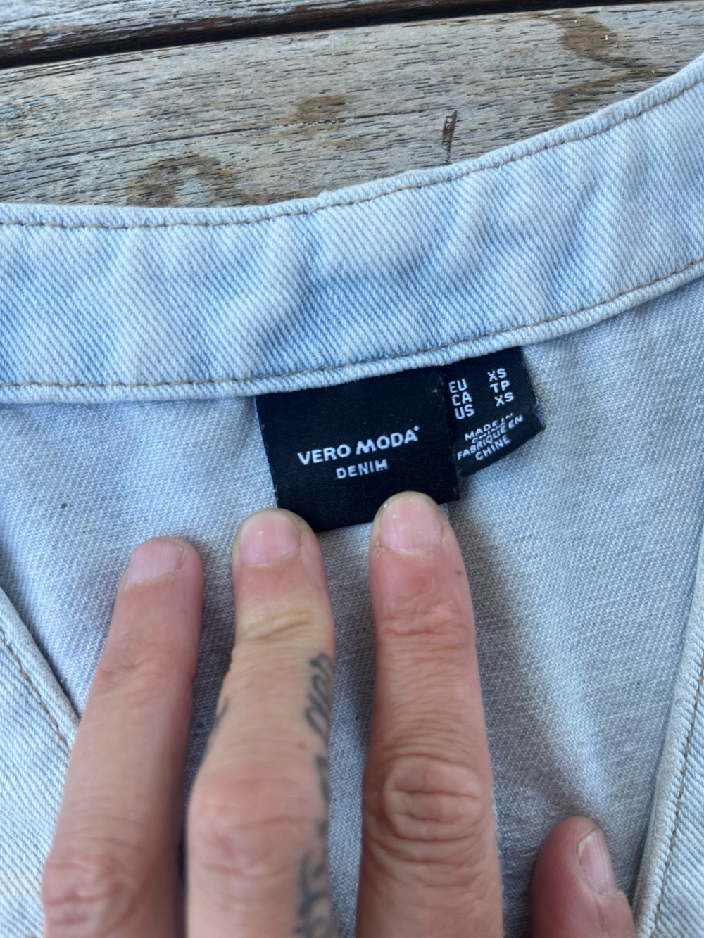 Denim crop vest with utility pockets - Picture 4 of 4